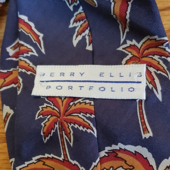 Perry Ellis hula girl palm tree silk tie - Picture 3 of 3